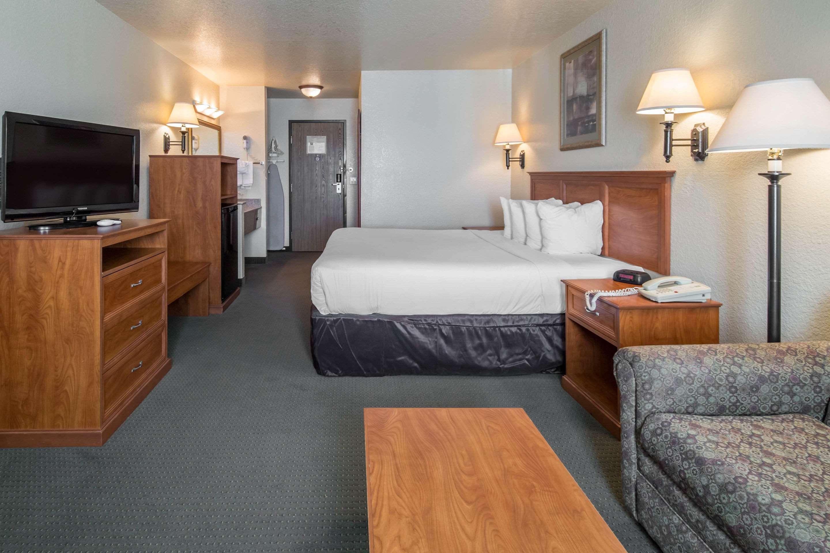 Quality Inn Alpine Exterior photo