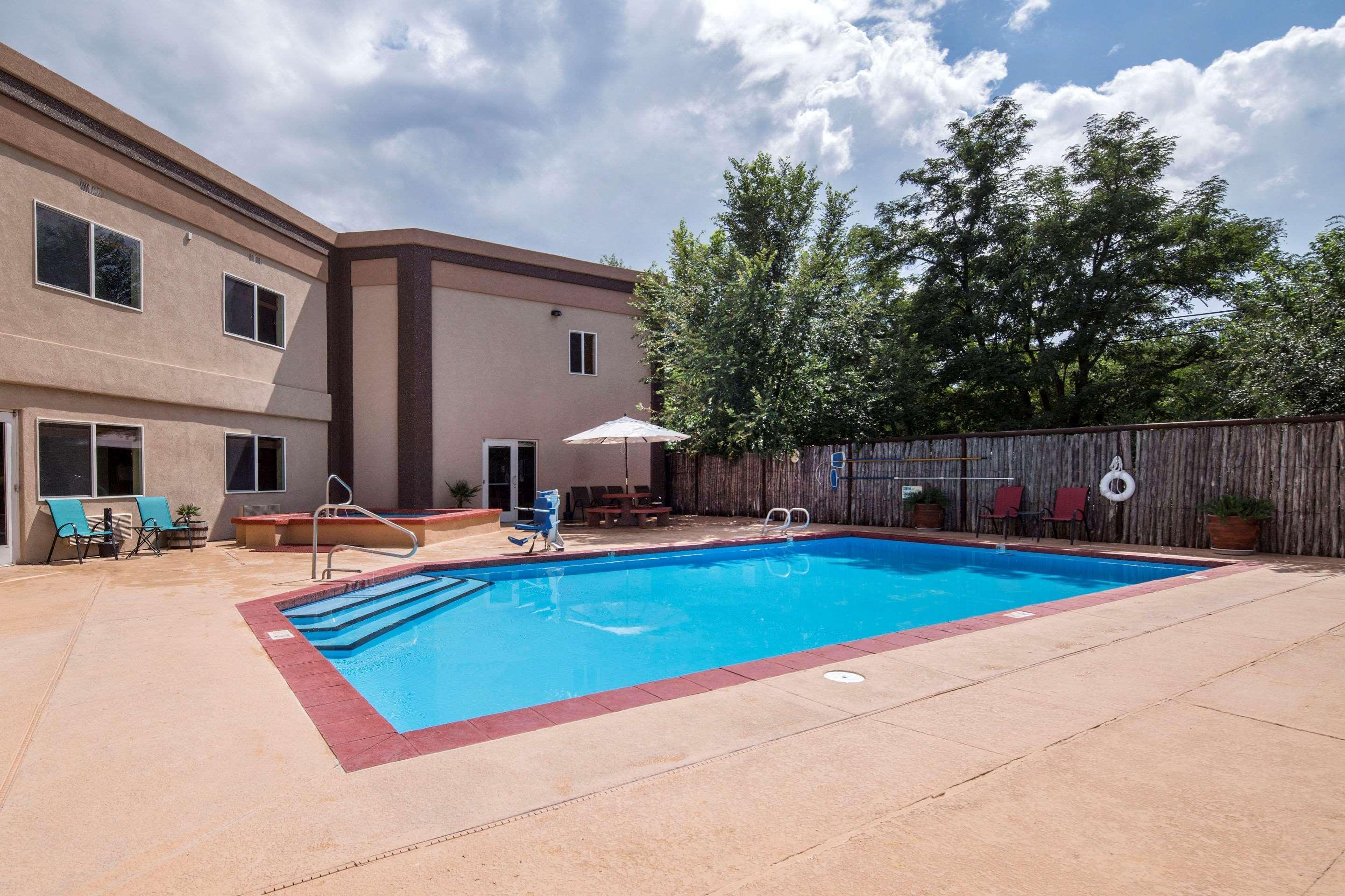 Quality Inn Alpine Exterior photo