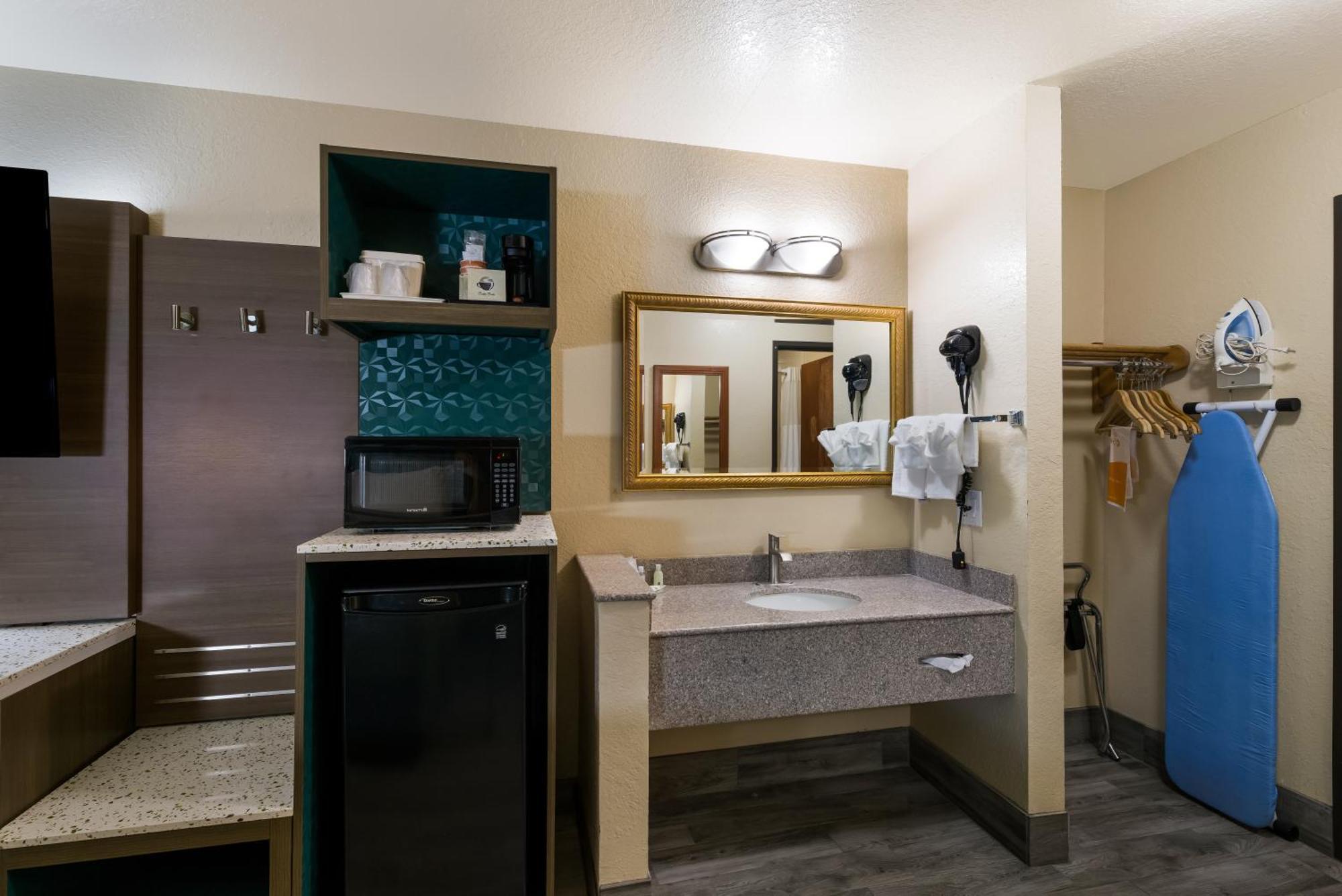 Quality Inn Alpine Exterior photo
